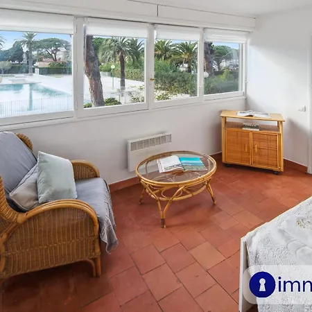 Air-conditioned With Swimming Pool In St Tropez