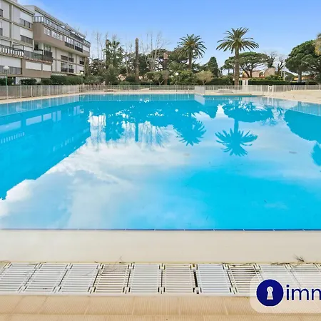 Air-conditioned With Swimming Pool In St Tropez *